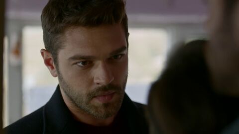 Savas encuentra al acosador de Meryem y decide avanzar más en la investigación