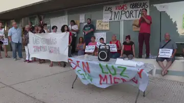 Varios vecinos de Sevilla denuncian cortes de luz a más de 40º Varios vecinos de Sevilla denuncian cortes de luz a más de 40º