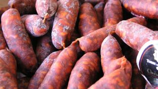 Foto de varios trozos de chorizo