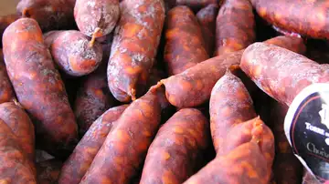 Foto de varios trozos de chorizo Foto de varios trozos de chorizo