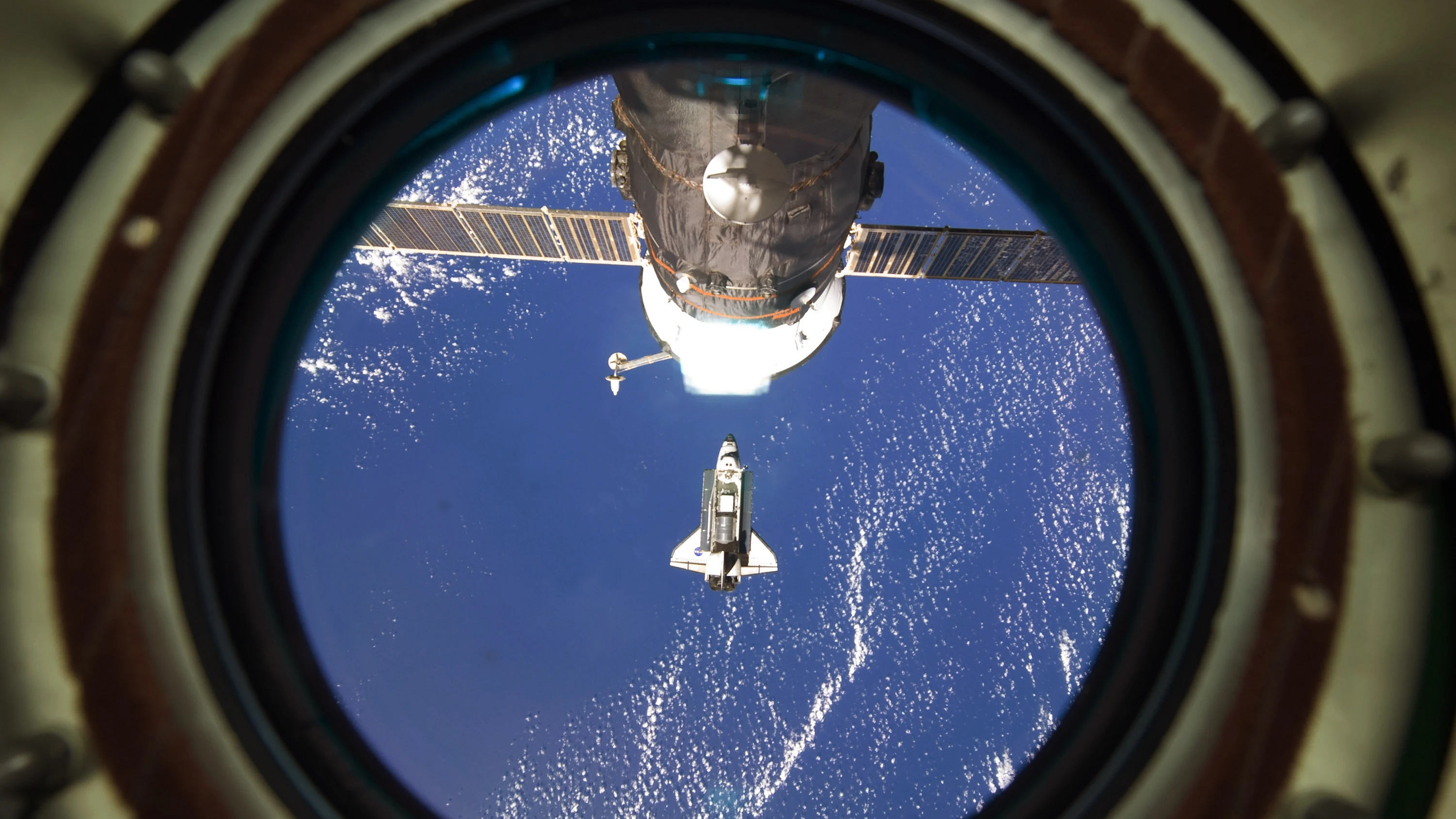 Transbordador desde la estaci&oacute;n espacial en una foto de archivo