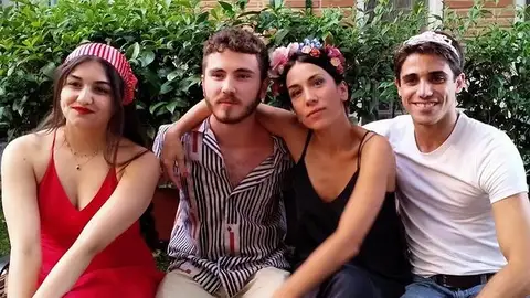 La foto familiar de Manolita que da que hablar en redes: ¿Volverá alguno de sus hijos en la nueva temporada de 'Amar es para siempre'? La foto familiar de Manolita que da que hablar en redes: ¿Volverá alguno de sus hijos en la nueva temporada de 'Amar es para siempre'?