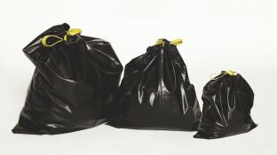 El bolso 'Trash pouch' de Balenciaga, se ha hecho viral por su similitud a una bolsa de basura