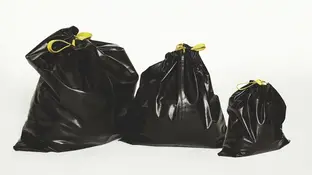El bolso 'Trash pouch' de Balenciaga, se ha hecho viral por su similitud a una bolsa de basura El bolso 'Trash pouch' de Balenciaga, se ha hecho viral por su similitud a una bolsa de basura