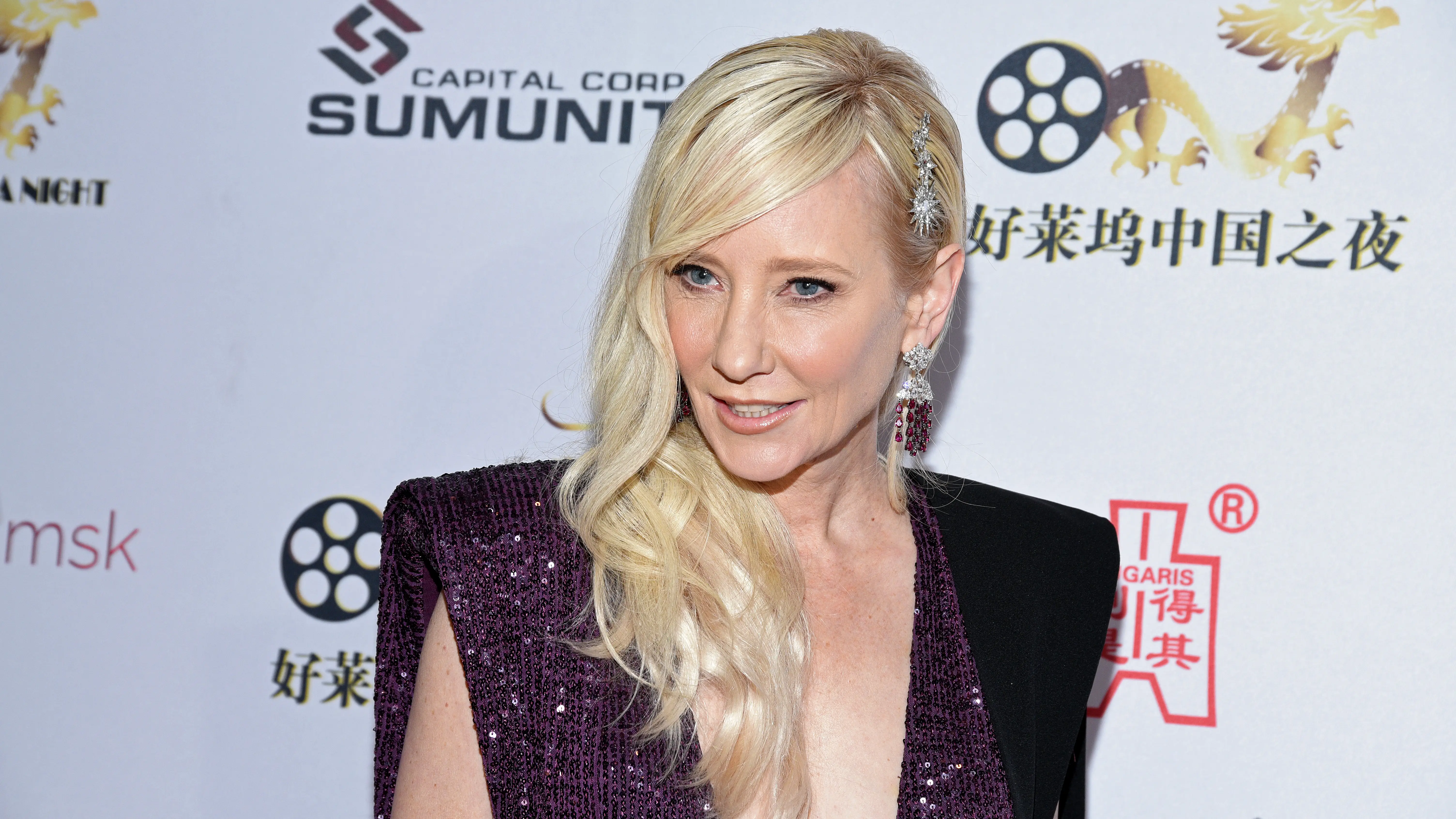 La actriz Anne Heche habl&oacute; con los bomberos al ser rescatada tras estrellar su coche contra una casa
