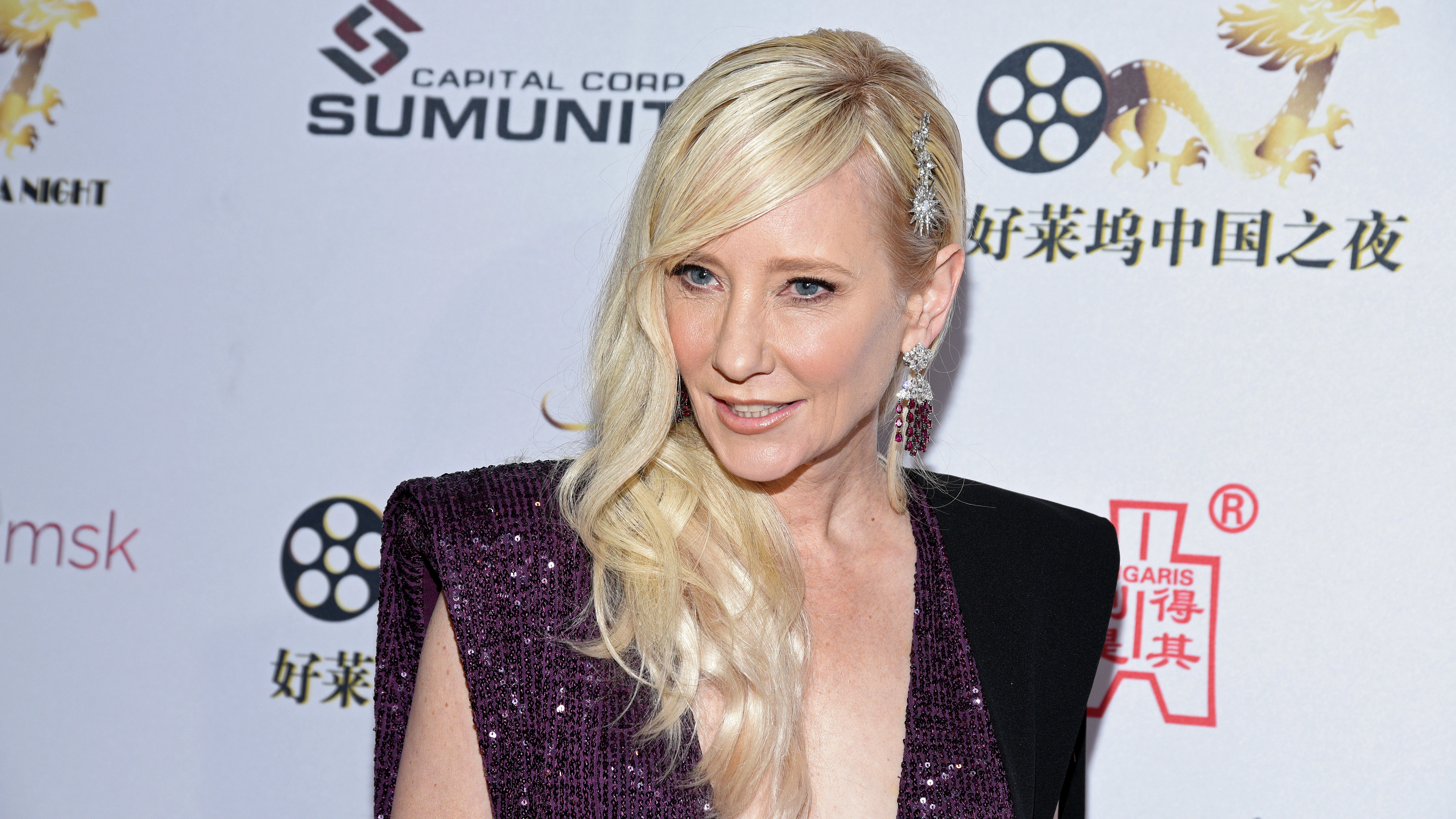 La actriz Anne Heche habl&oacute; con los bomberos al ser rescatada tras estrellar su coche contra una casa