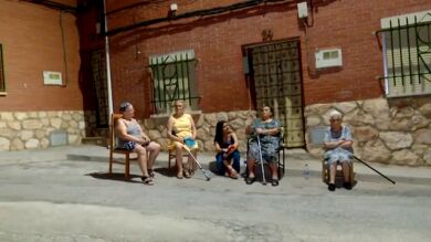 Salir al fresco: la costumbre de los pueblos en las noches de verano