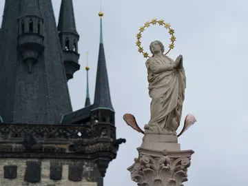 Estatua de la Virgen Estatua de la Virgen