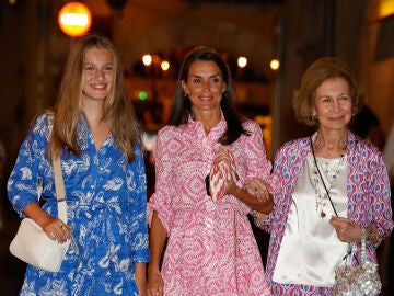 Leonor, Letizia y Sofía paseando por Mallorca