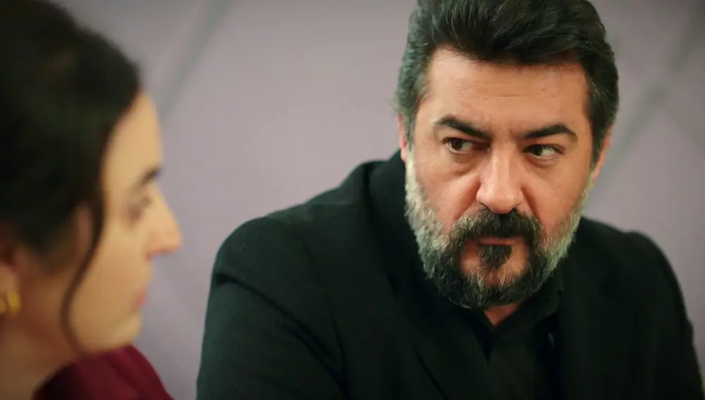 Akif pide a Şengül que retire la denuncia contra Berk: "Si tus sobrinos cambian su declaración, les daré mucho dinero" Akif pide a Şengül que retire la denuncia contra Berk: "Si tus sobrinos cambian su declaración, les daré mucho dinero"