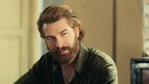 Demir visita al fiscal convencido de que Fikret mandó asaltar la mansión Yaman: “Me veré obligado a ocuparme del asunto” Demir visita al fiscal convencido de que Fikret mandó asaltar la mansión Yaman: “Me veré obligado a ocuparme del asunto”