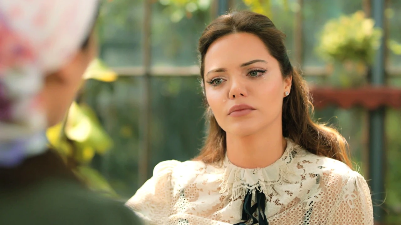 Gülten le confiesa a Züleyha todo lo que vio en la mansión Yaman: “Quisiera no haberlo visto” Gülten le confiesa a Züleyha todo lo que vio en la mansión Yaman: “Quisiera no haberlo visto”