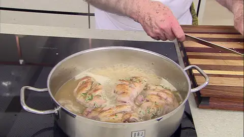 Arguiñano hace un aliño para la carne de conejo ¡que está para chuparse los dedos! Arguiñano hace un aliño para la carne de conejo ¡que está para chuparse los dedos!