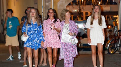La inesperada noche de chicas de la reina Letizia junto a sus hijas, Leonor y Sofía, y su abuela doña Sofía 