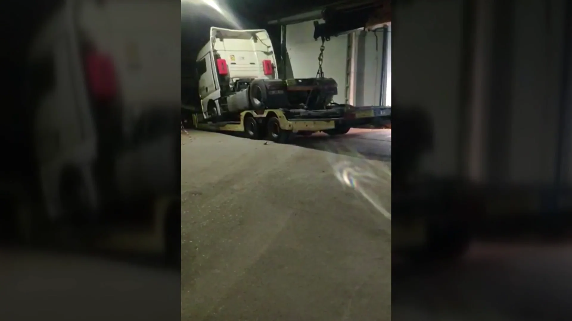 Un camión se queda encajado en una calle de Videmala, en Zamora Un camión se queda encajado en una calle de Videmala, en Zamora