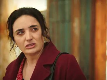 Şengül, fuera de sí, echa a sus sobrinos del gallinero: “Marchaos. Ahí tenéis la puerta” Şengül, fuera de sí, echa a sus sobrinos del gallinero: “Marchaos. Ahí tenéis la puerta”