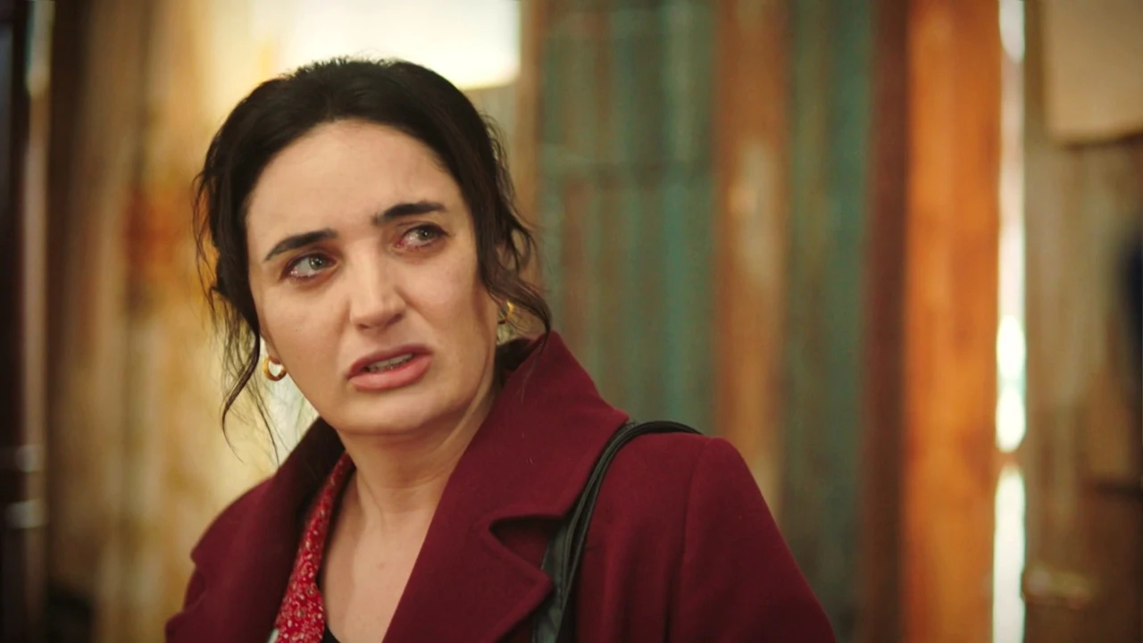 Şengül, fuera de sí, echa a sus sobrinos del gallinero: “Marchaos. Ahí tenéis la puerta” Şengül, fuera de sí, echa a sus sobrinos del gallinero: “Marchaos. Ahí tenéis la puerta”