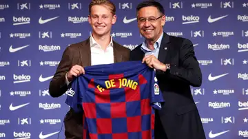 El expresidente del Barça, Josep Maria Bartomeu, junto a Frenkie De Jong El expresidente del Barça, Josep Maria Bartomeu, junto a Frenkie De Jong