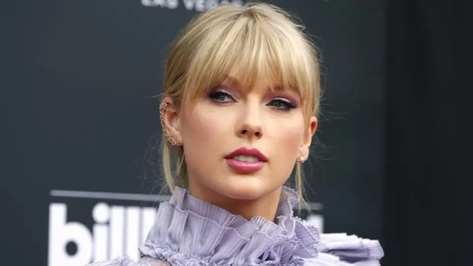Taylor Swift encabeza esta lista con 8 mil toneladas de CO2 emitido Taylor Swift encabeza esta lista con 8 mil toneladas de CO2 emitido