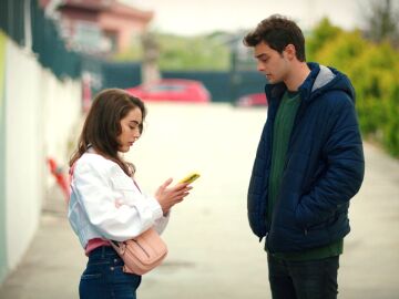 &Ouml;mer y Ayşe vuelven a encontrarse: &iquest;Se convertir&aacute;n en la pr&oacute;xima pareja del colegio Ataman?