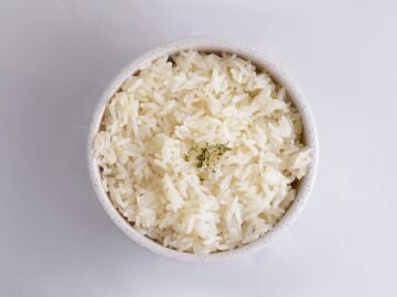 Bol de arroz blanco cocido