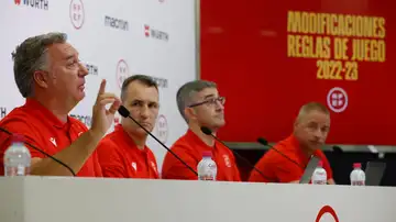 Los árbitros explican las normas de la temporada 2022/2023