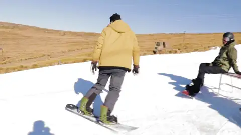 Esquiar en las montañas africanos de Lesoto: "Nunca había visto la nieve" Esquiar en las montañas africanos de Lesoto: "Nunca había visto la nieve"