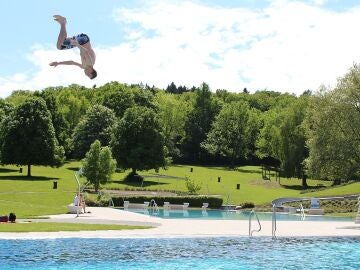 salto piscina