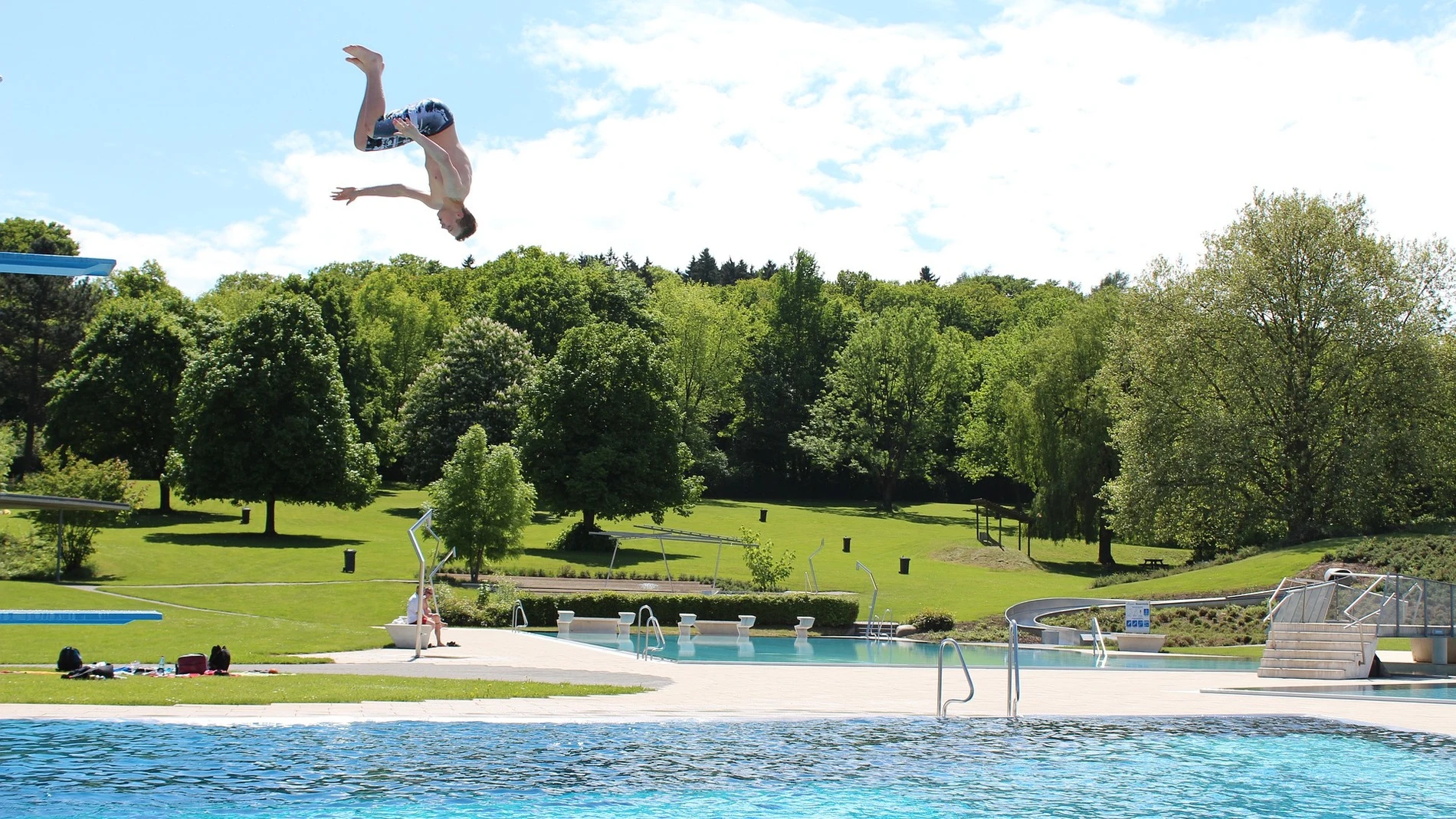salto piscina salto piscina