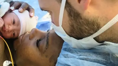 Serena Williams, junto a su hija Olympia y su marido Alexis Ohanian Serena Williams, junto a su hija Olympia y su marido Alexis Ohanian