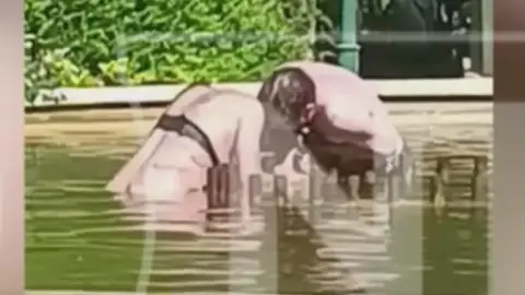 Fotograma del intento de ahogamiento en Valencia Fotograma del intento de ahogamiento en Valencia