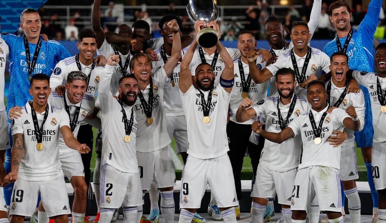 Benzema levanta la Supercopa de Europa 2022