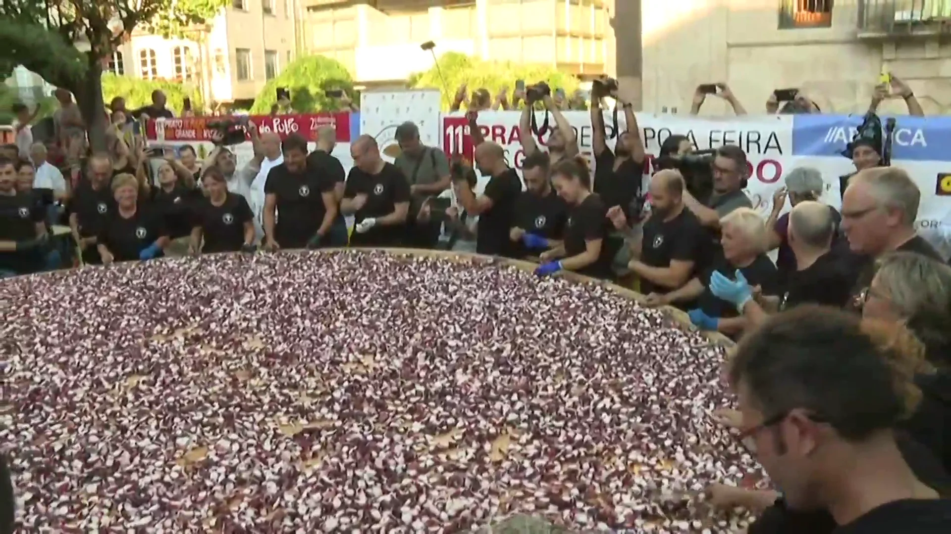La tapa de pulpo más grande del mundo está en Ourense La tapa de pulpo más grande del mundo está en Ourense