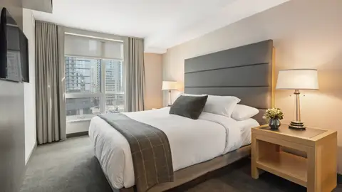 Una habitación de hotel Una habitación de hotel