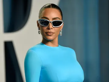 Kim Kardashian en la fiesta Vanity Fair de los Oscar Kim Kardashian en la fiesta Vanity Fair de los Oscar