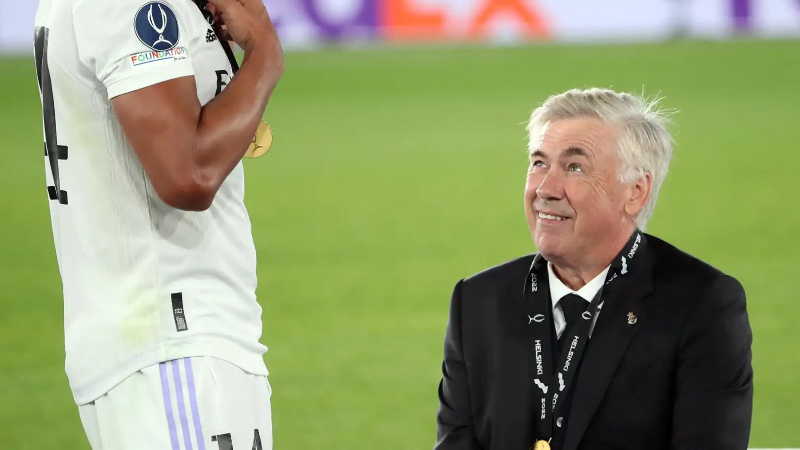 Ancelotti sonríe a Casemiro, MVP de la Supercopa de Europa Ancelotti sonríe a Casemiro, MVP de la Supercopa de Europa