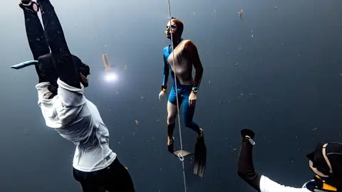 Arnaud Jerald desciende 120 metros en el Blue Hole Arnaud Jerald desciende 120 metros en el Blue Hole