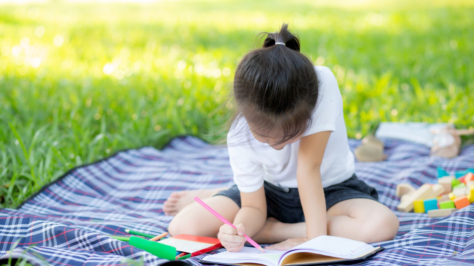 Cuadernos de vacaciones: ¿Hay que hacerlos o hay que dejar descansar a los niños? 