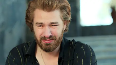 Fikret se culpa por la muerte de Müjgan: “Su vida habría sido diferente si no me hubiera conocido” Fikret se culpa por la muerte de Müjgan: “Su vida habría sido diferente si no me hubiera conocido”