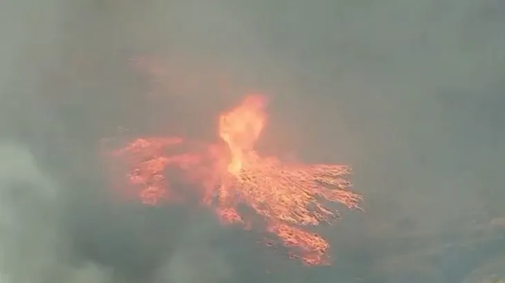 Tornado de fuego en California