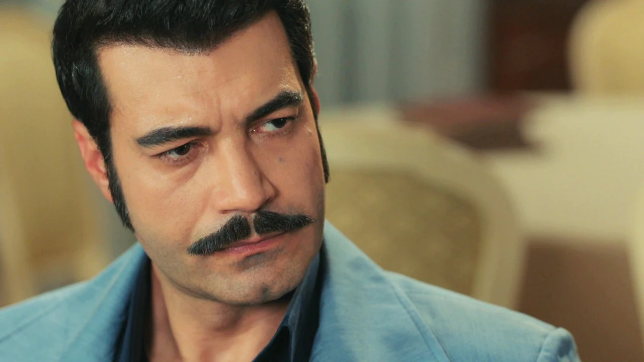 Demir visita a Sadi, desesperado por encontrar a Züleyha cuanto antes 