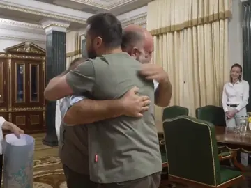 Emotivo encuentro entre José Andrés y Zelenski Emotivo encuentro entre José Andrés y Zelenski