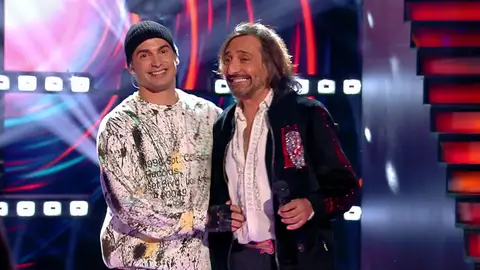 ¡A Antonio Carmona le toca cantar con un impostor! El breakdancer destroza el dueto final ¡A Antonio Carmona le toca cantar con un impostor! El breakdancer destroza el dueto final