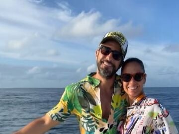 Roberto Leal levanta la envidia con sus vacaciones de ensueño: una isla paradisíaca, un relajante spa y baños entre tiburones y delfines 