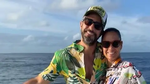 Roberto Leal levanta la envidia con sus vacaciones de ensueño: una isla paradisíaca, un relajante spa y baños entre tiburones y delfines Roberto Leal levanta la envidia con sus vacaciones de ensueño: una isla paradisíaca, un relajante spa y baños entre tiburones y delfines