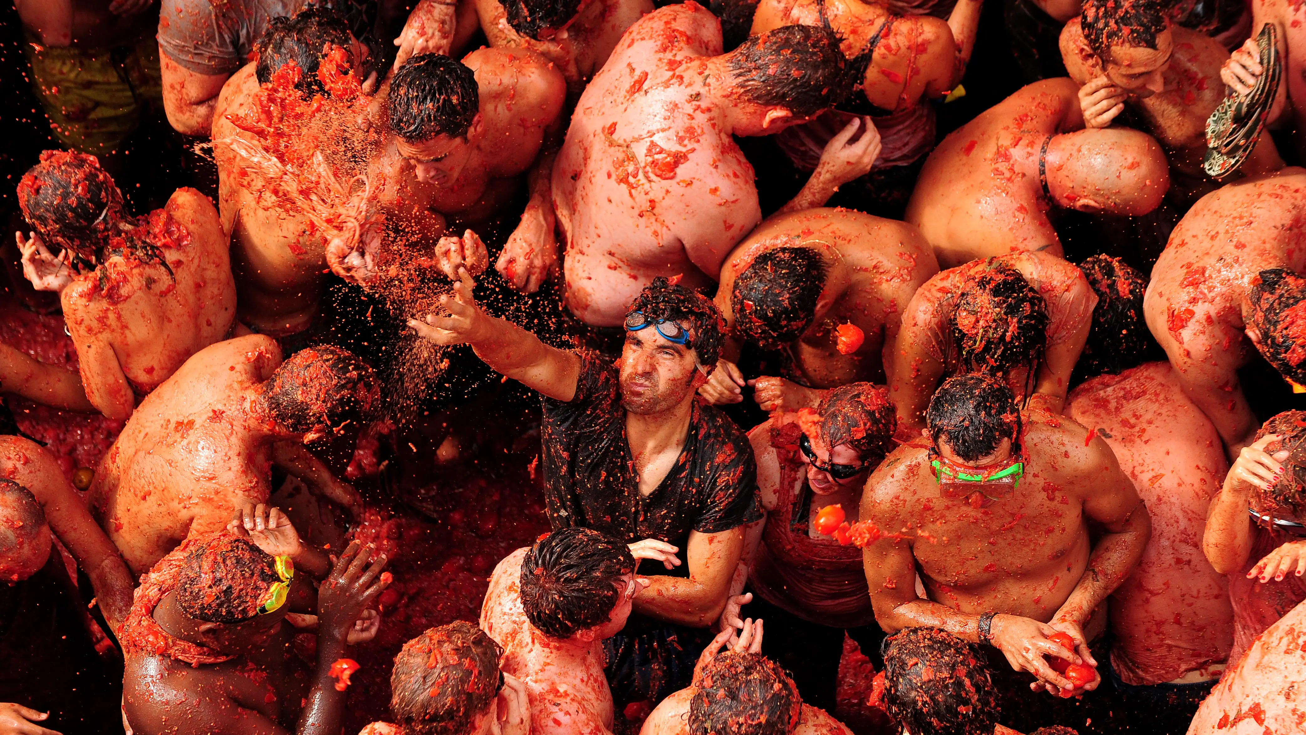La Tomatina de Buñol es la fiesta del tomate más grande del mundo La Tomatina de Buñol es la fiesta del tomate más grande del mundo