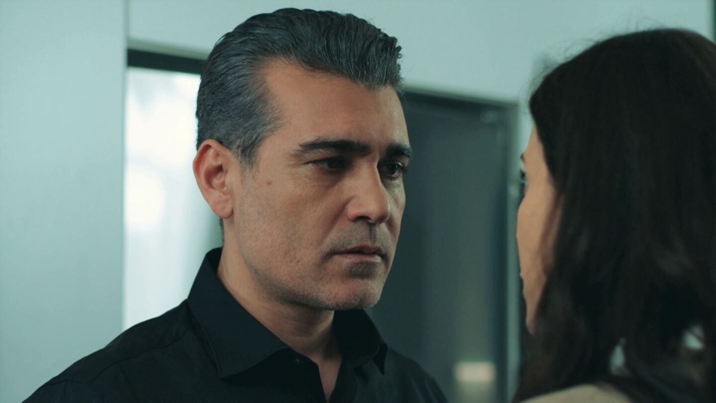 Asya está dispuesta a todo y Volkan es uno de sus primero objetivos.