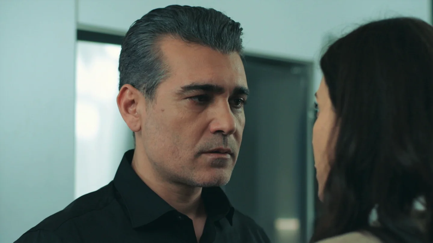 La mentira de Asya para acabar con Volkan: “Selçuk podría dirigir la empresa en un futuro” Asya está dispuesta a todo y Volkan es uno de sus primero objetivos.