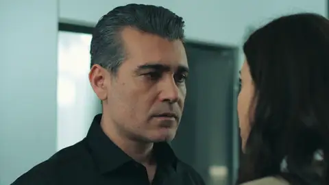 La mentira de Asya para acabar con Volkan: “Selçuk podría dirigir la empresa en un futuro” Asya está dispuesta a todo y Volkan es uno de sus primero objetivos.