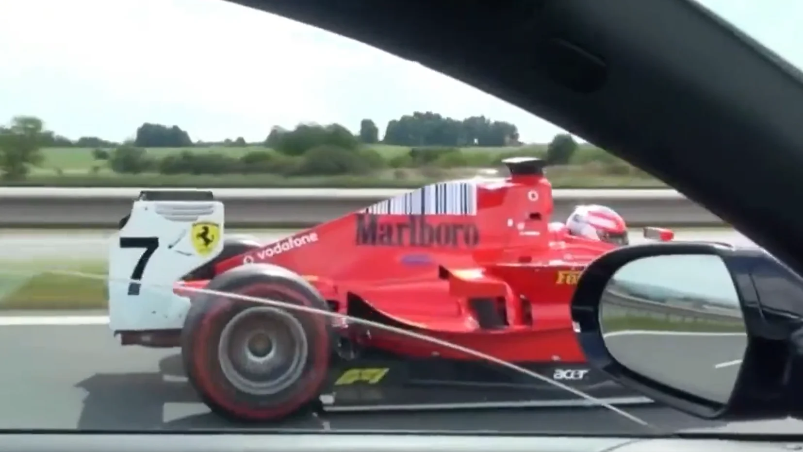 Un GP2 en plena autopista de la República Checa Un GP2 en plena autopista de la República Checa